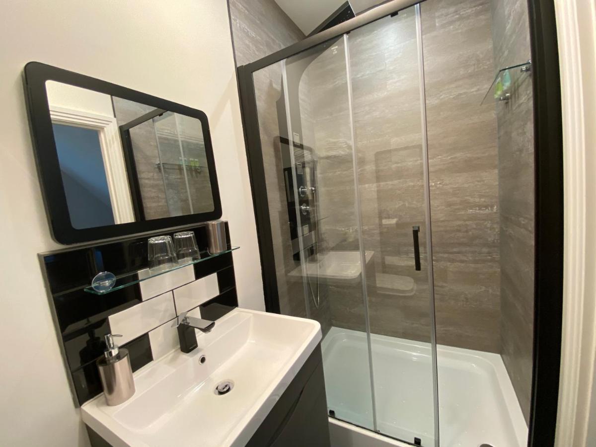 Harlestone Retreat (Adults Only) Hotel Northampton Bagian luar foto
