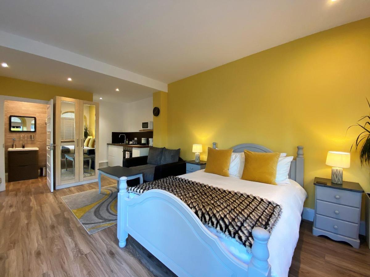 Harlestone Retreat (Adults Only) Hotel Northampton Bagian luar foto