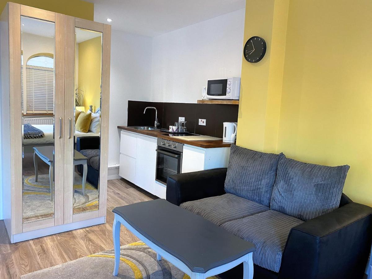 Harlestone Retreat (Adults Only) Hotel Northampton Bagian luar foto