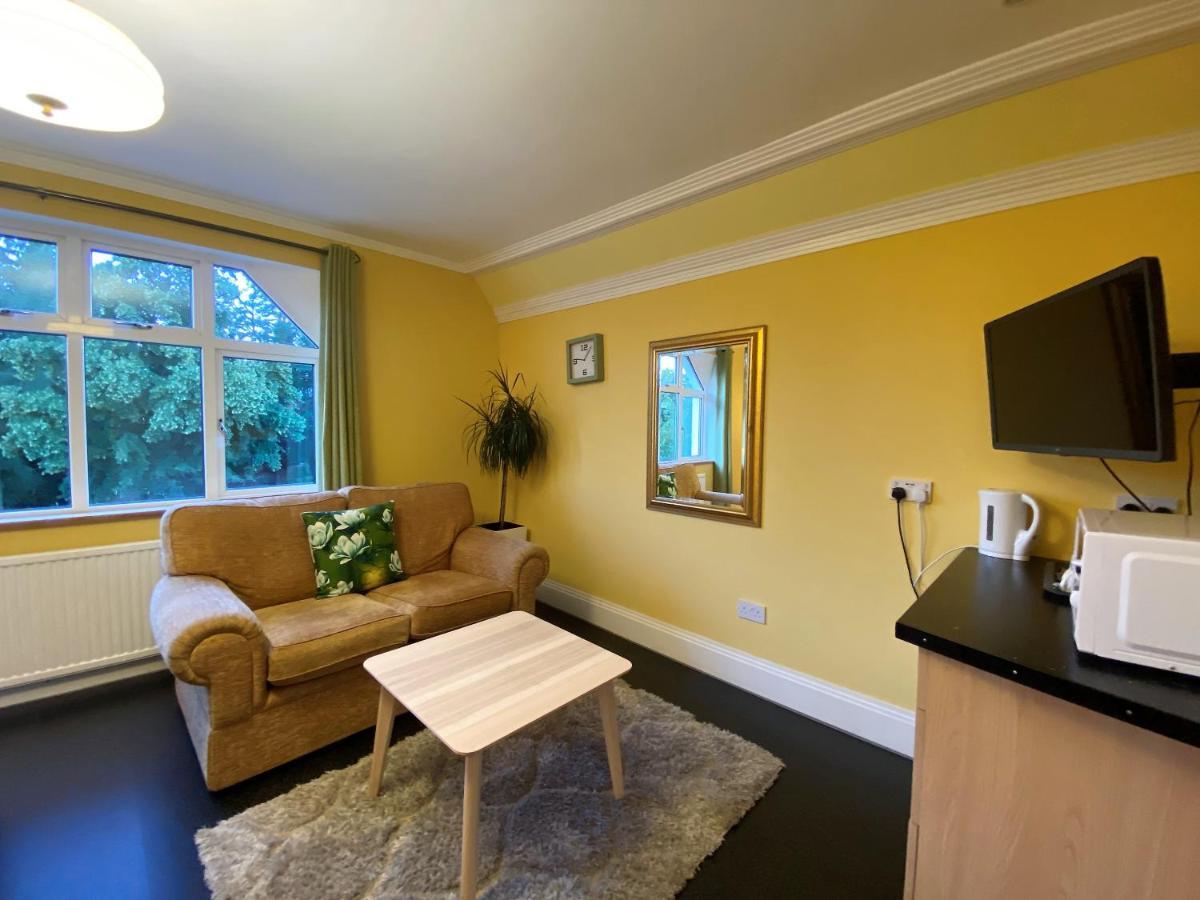 Harlestone Retreat (Adults Only) Hotel Northampton Bagian luar foto