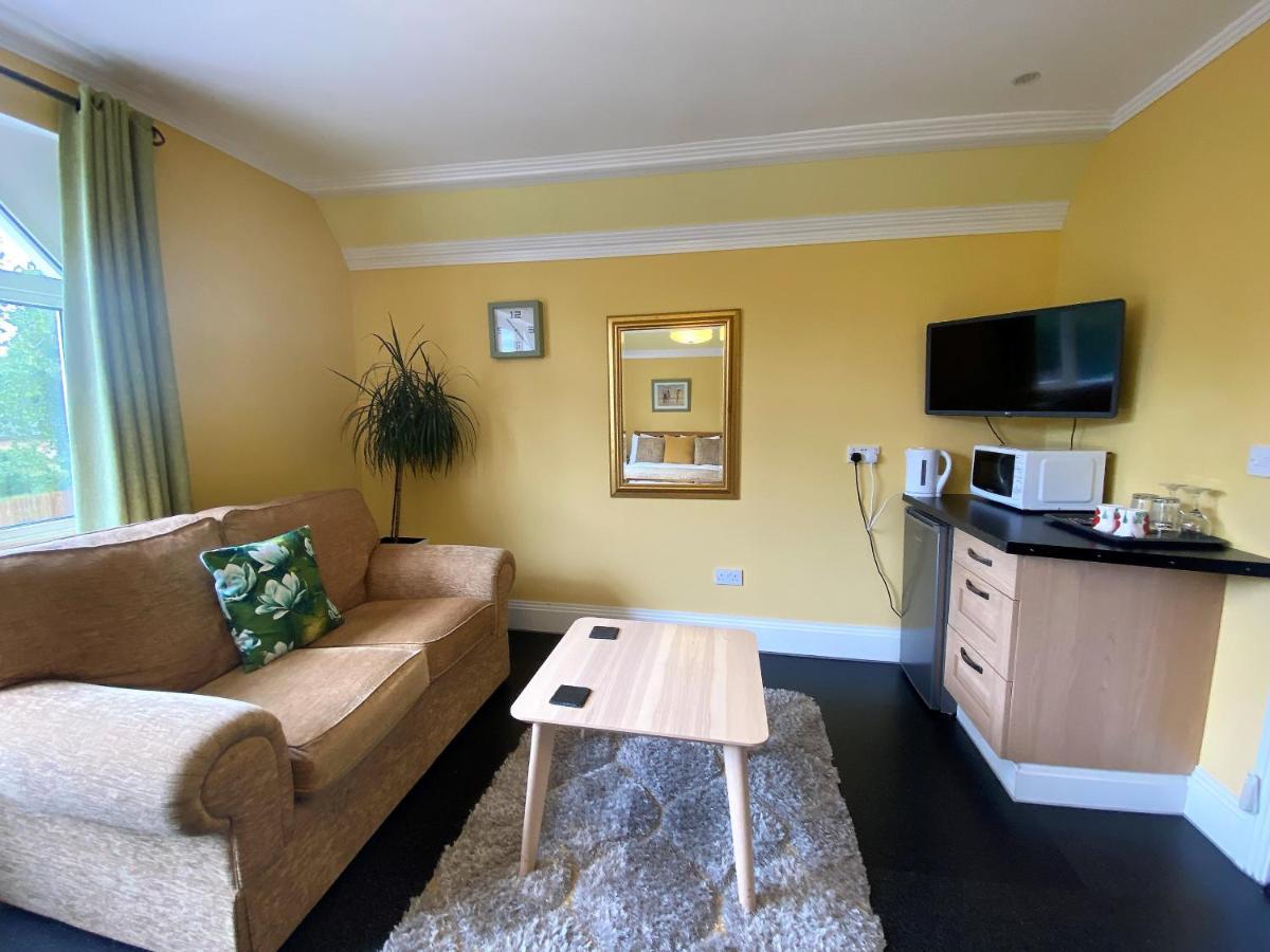 Harlestone Retreat (Adults Only) Hotel Northampton Bagian luar foto