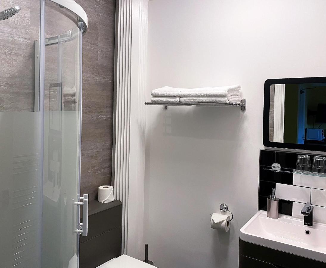 Harlestone Retreat (Adults Only) Hotel Northampton Bagian luar foto