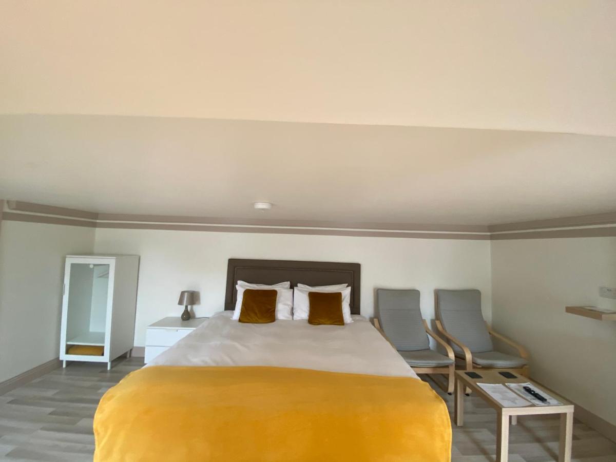 Harlestone Retreat (Adults Only) Hotel Northampton Bagian luar foto