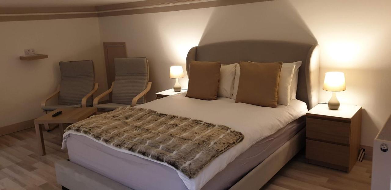 Harlestone Retreat (Adults Only) Hotel Northampton Bagian luar foto